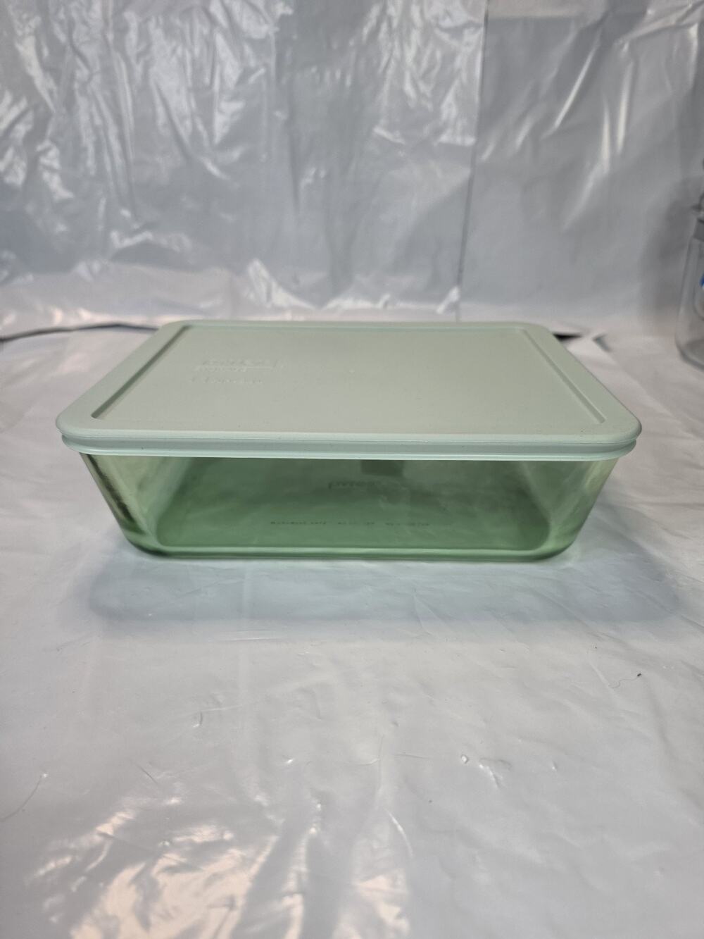 Pyrex Green Tinted 11-cup Rectangle Storage Container with Matching Green Lid